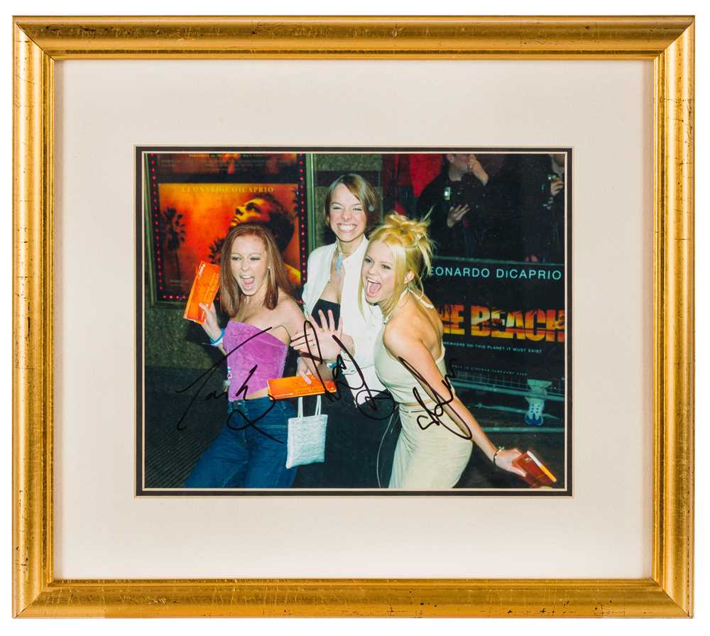 Lot 326 - Atomic Kitten