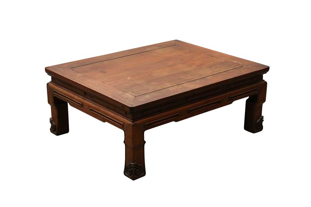 Lot 371 - Chinese Hong hardwood 'Kang' table 十九或二十世紀 紅木炕桌