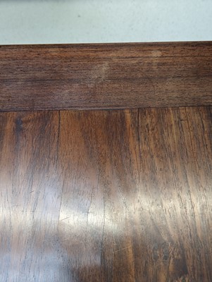 Lot 371 - Chinese Hong hardwood 'Kang' table 十九或二十世紀 紅木炕桌