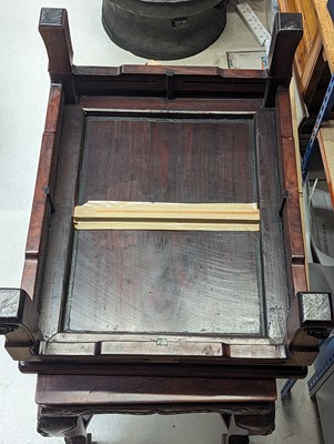 Lot 371 - Chinese Hong hardwood 'Kang' table 十九或二十世紀 紅木炕桌