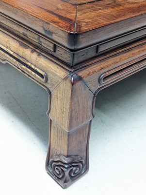Lot 371 - Chinese Hong hardwood 'Kang' table 十九或二十世紀 紅木炕桌
