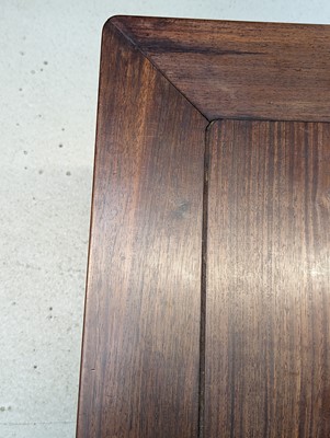 Lot 371 - Chinese Hong hardwood 'Kang' table 十九或二十世紀 紅木炕桌