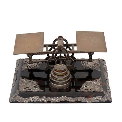 Lot 585 - An Edwardian sterling silver and tortoiseshell letter or postal scales, London 1902 by Goldsmiths and Silversmiths