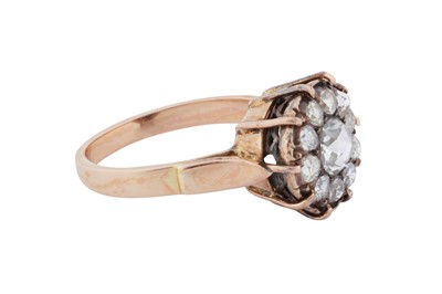 Lot 3 - A diamond cluster ring