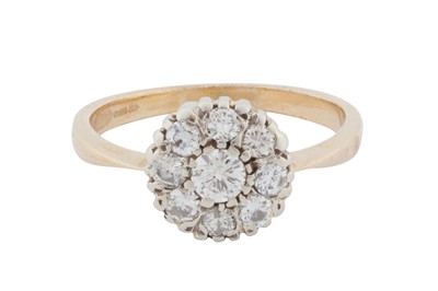 Lot 263 - A diamond cluster ring