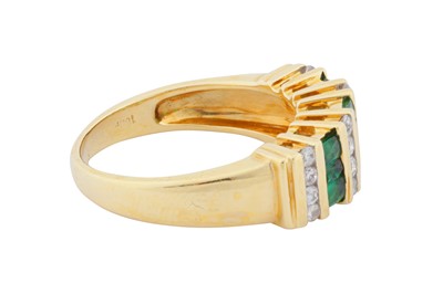 Lot 93 - An emerald and diamond ring