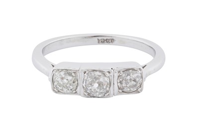 Lot 212 - A three-stone diamond ring