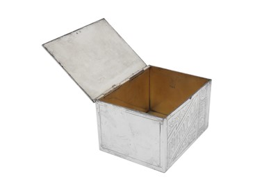 Lot 276 - A Nicholas II late 19th century Russian 88 zolotnik silver cigar or cigarette box, Moscow 1892 by Dmitry Ivanovich Orlov