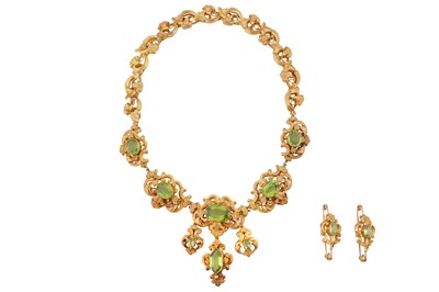 Lot 99 - A peridot necklace and brooches suite