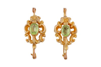 Lot 99 - A peridot necklace and brooches suite