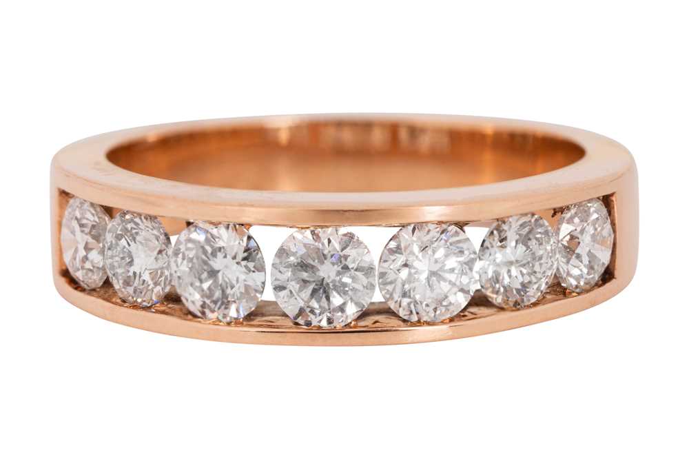 Lot 279 - A SEVEN-STONE DIAMOND RING