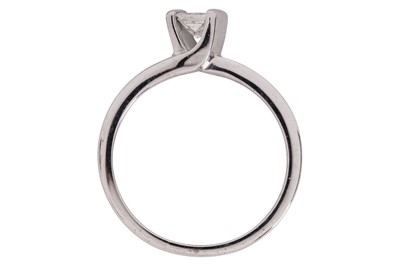 Lot 283 - A PRINCESS-CUT DIAMOND RING