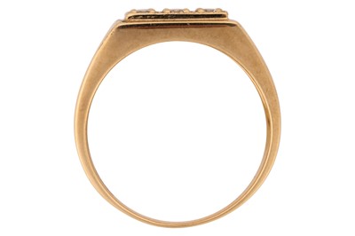 Lot 268 - A MEN'S DIAMOND RING