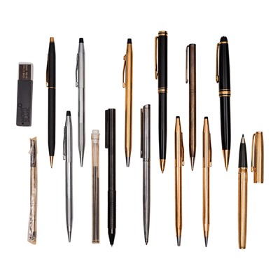 Lot 520 - A large mixed group of twelve pens & propelling pencils