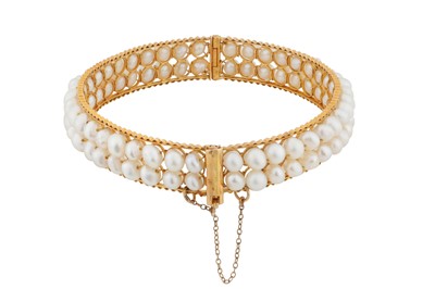 Lot 52 - A PEARL BANGLE
