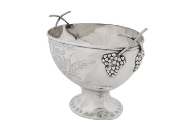 Lot 417 - A Victorian sterling silver bowl, London 1894 by Charles Stuart Harris