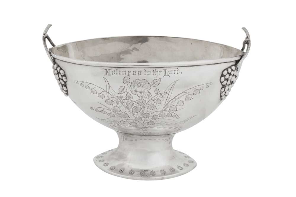 Lot 417 - A Victorian sterling silver bowl, London 1894 by Charles Stuart Harris