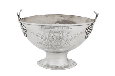 Lot 417 - A Victorian sterling silver bowl, London 1894 by Charles Stuart Harris