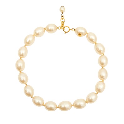 Lot 221 - Chanel Ivory Jumbo Pearl Necklace