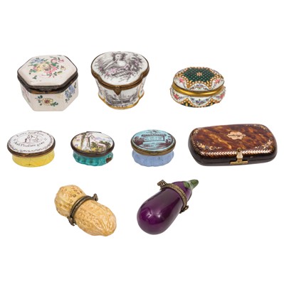 Lot 441 - A small collection of enamel boxes