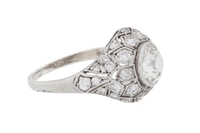 Lot 30 - An Art Deco diamond ring