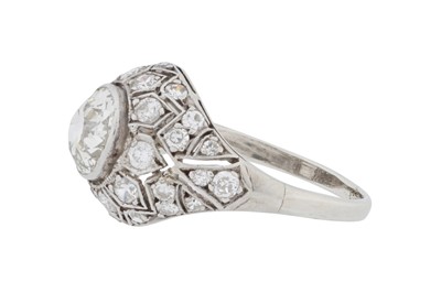 Lot 30 - An Art Deco diamond ring