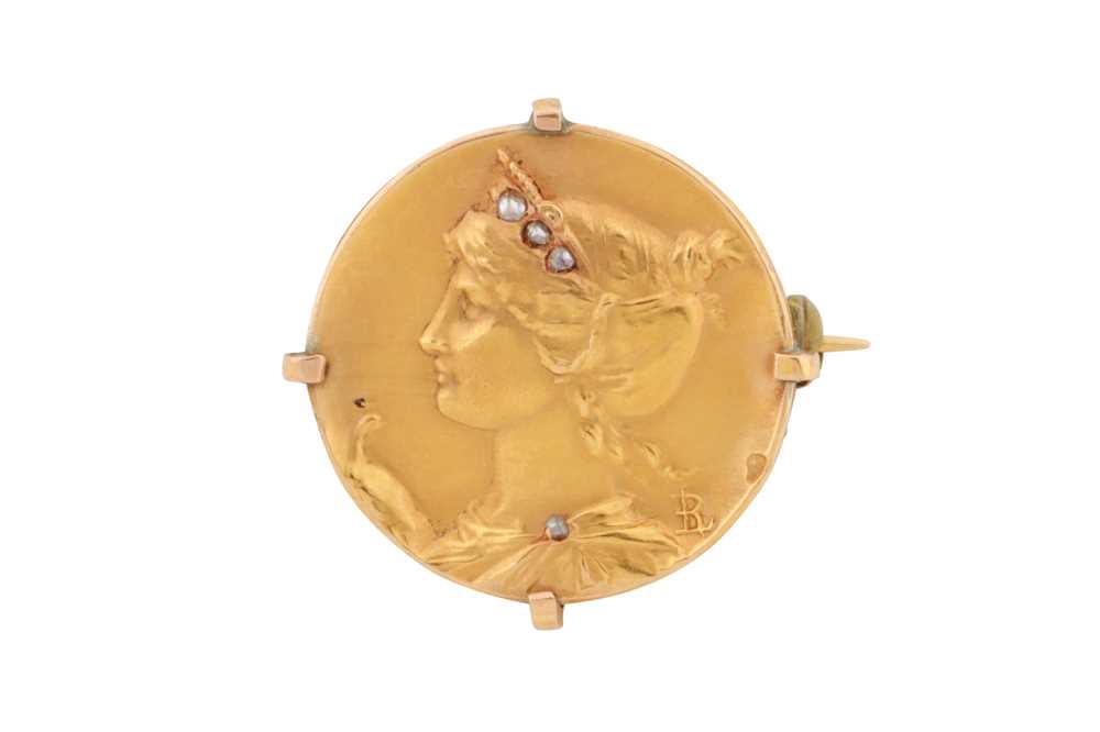 Lot 25 - Louis Rault Ι A diamond-set Art-Nouveau brooch
