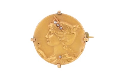 Lot 25 - Louis Rault Ι A diamond-set Art-Nouveau brooch