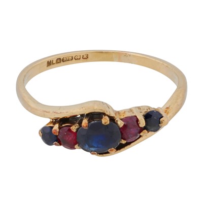 Lot 70 - A sapphire and ruby cross-over ring
