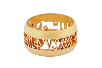 Lot 11 - A zodiac ring