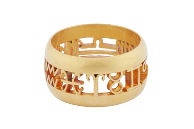 Lot 11 - A zodiac ring