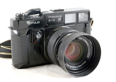 Lot 313 - Fuji GW690II 6x9 Professional 120/220 Rangefinder Camera.
