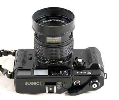Lot 313 - Fuji GW690II 6x9 Professional 120/220 Rangefinder Camera.