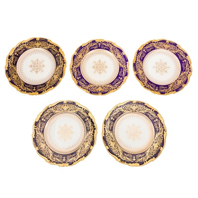 Lot 76 - A set of five Coalport dark-blue and gilt porcelain plates
