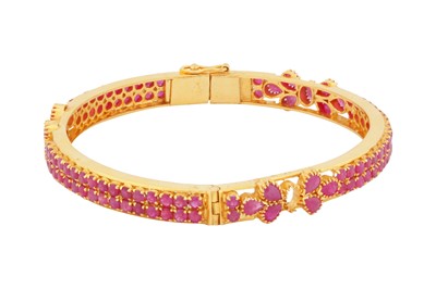 Lot 126 - A ruby bangle