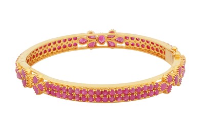 Lot 126 - A ruby bangle