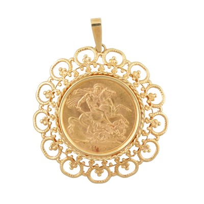 Lot 224 - A full sovereign coin pendant
