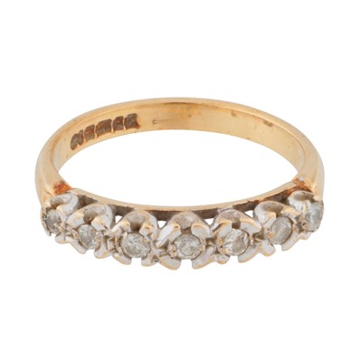 Lot 276 - A diamond seven stone ring