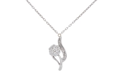 Lot 189 - A diamond flower pendant necklace