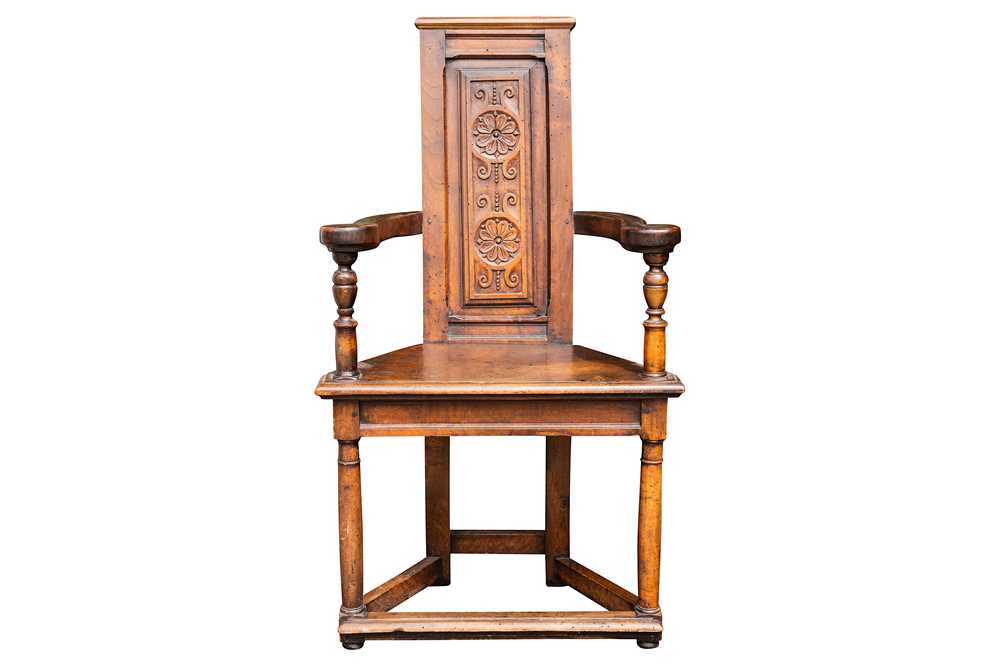 Lot 52 - A 16th century French walnut caquetoire