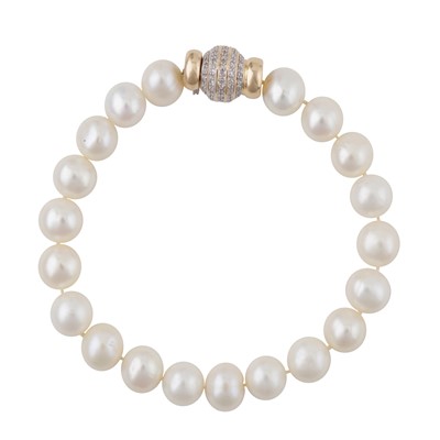 Lot 18 - A pearl and diamond bracelet