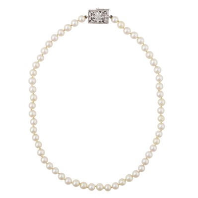 Lot 20 - A single strand pearl necklace