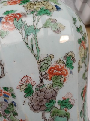 Lot 7 - A Chinese famille-verte vase and cover, Qing dynasty, Kangxi period