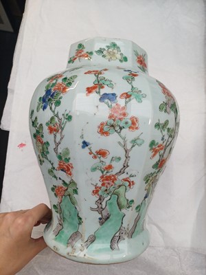 Lot 7 - A Chinese famille-verte vase and cover, Qing dynasty, Kangxi period