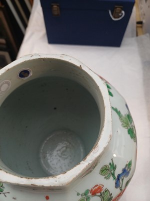 Lot 7 - A Chinese famille-verte vase and cover, Qing dynasty, Kangxi period