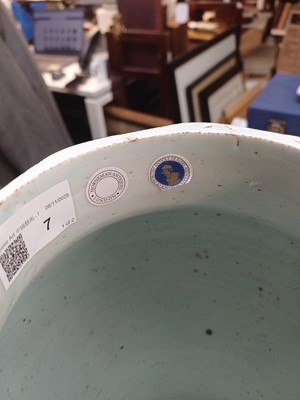 Lot 7 - A Chinese famille-verte vase and cover, Qing dynasty, Kangxi period