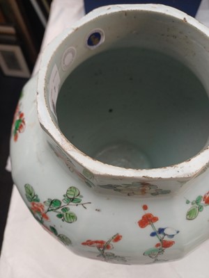 Lot 7 - A Chinese famille-verte vase and cover, Qing dynasty, Kangxi period