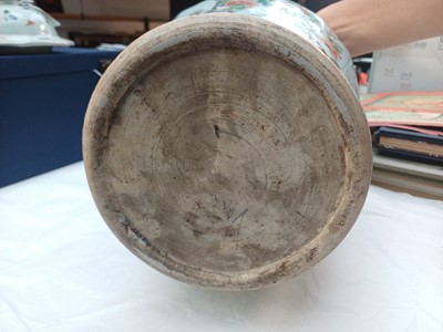 Lot 7 - A Chinese famille-verte vase and cover, Qing dynasty, Kangxi period