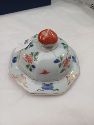 Lot 7 - A Chinese famille-verte vase and cover, Qing dynasty, Kangxi period