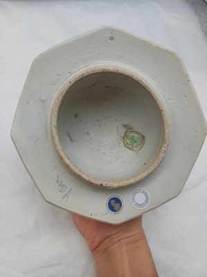 Lot 7 - A Chinese famille-verte vase and cover, Qing dynasty, Kangxi period